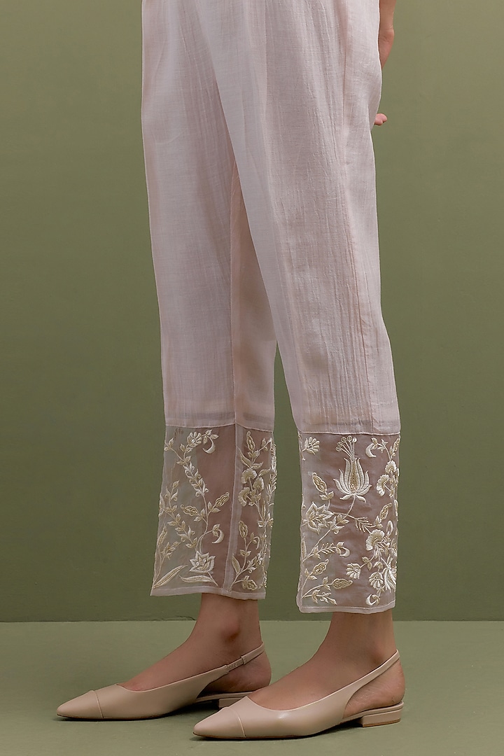 Pink Mul Chanderi Thread Embroidered Kurta Set by Anantaa By Roohi Trehan at Pernia's Pop Up Shop