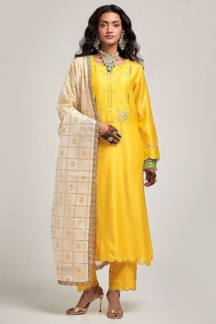Yellow Silk Chanderi Floral Embroidered Kurta Set by Anantaa By Roohi Trehan at Pernia's Pop Up Shop