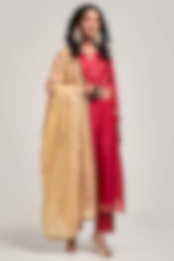 Red Silk Chanderi Floral Embroidered Kurta Set by Anantaa By Roohi Trehan at Pernia's Pop Up Shop