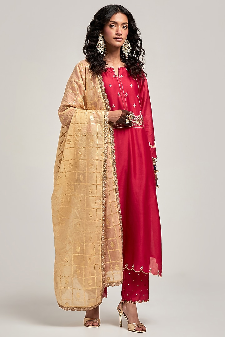 Red Silk Chanderi Floral Embroidered Kurta Set by Anantaa By Roohi Trehan at Pernia's Pop Up Shop