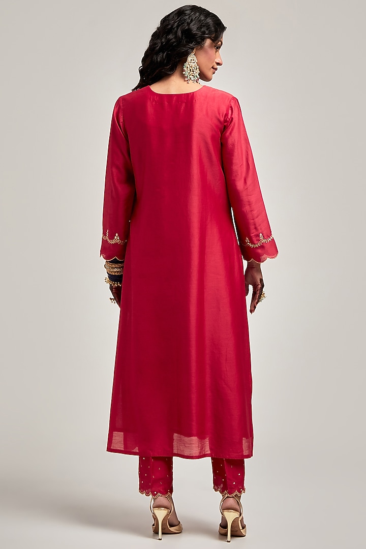 Red Silk Chanderi Floral Embroidered Kurta Set by Anantaa By Roohi Trehan at Pernia's Pop Up Shop