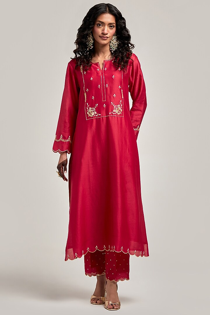 Red Silk Chanderi Floral Embroidered Kurta Set by Anantaa By Roohi Trehan at Pernia's Pop Up Shop