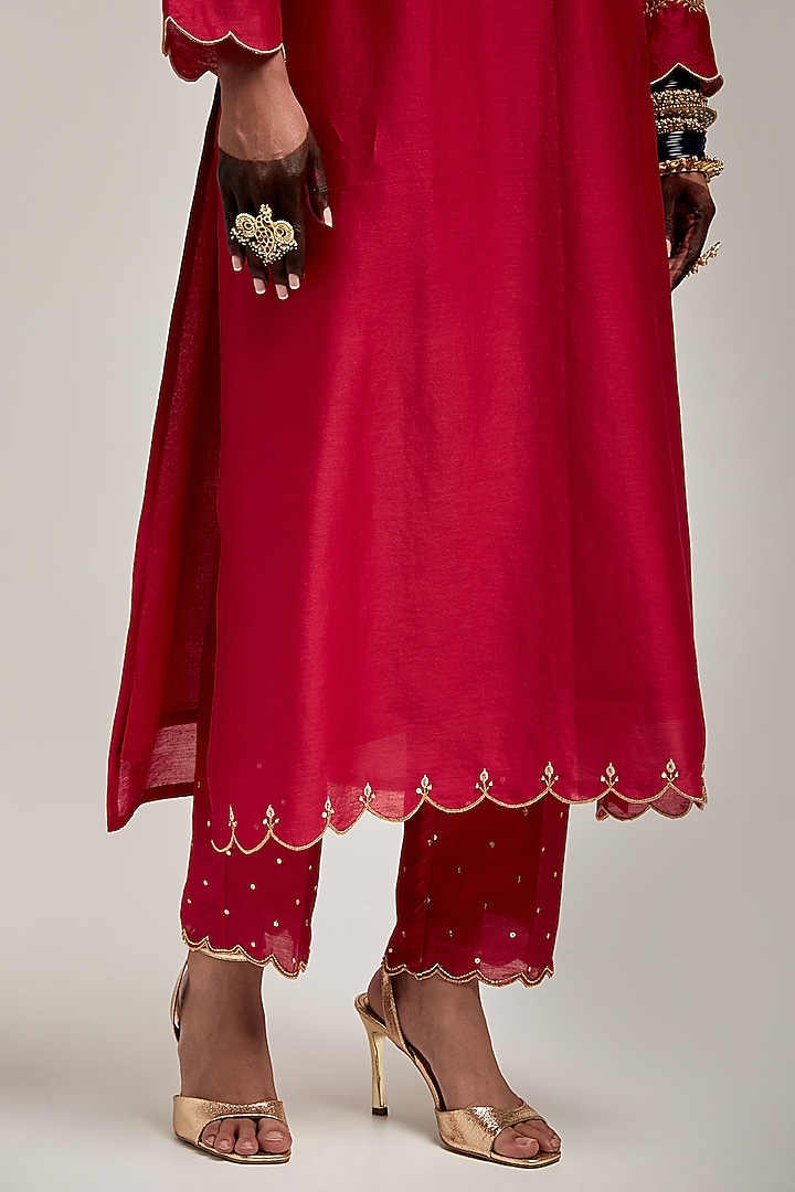 Red Silk Chanderi Floral Embroidered Kurta Set by Anantaa By Roohi Trehan at Pernia's Pop Up Shop