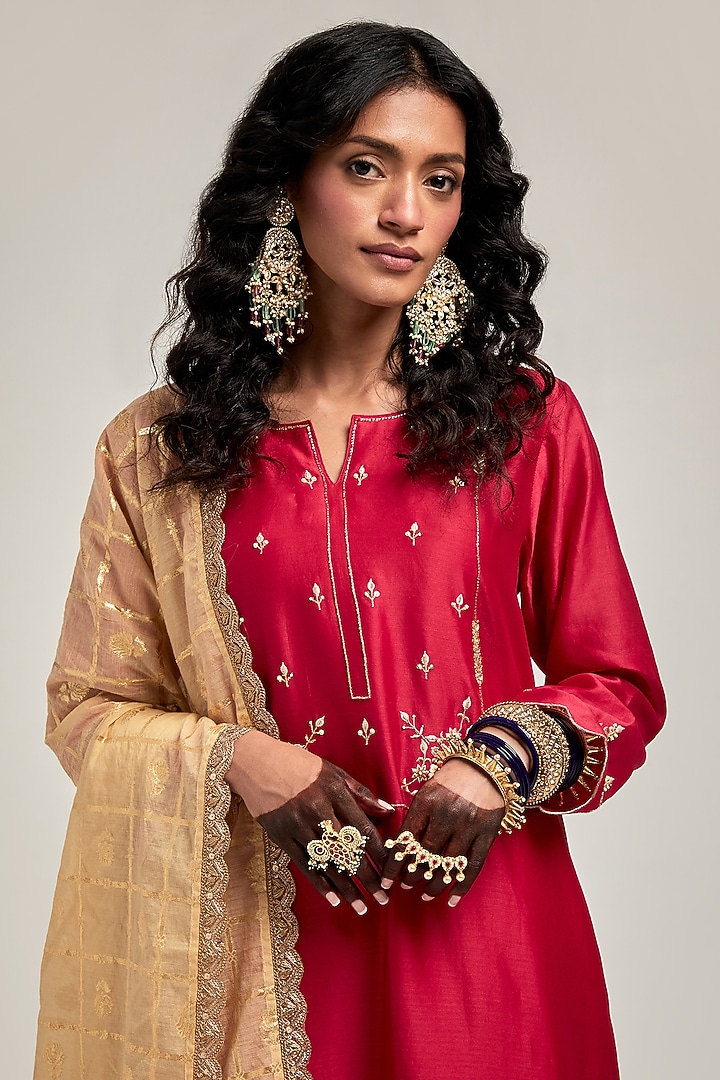 Red Silk Chanderi Floral Embroidered Kurta Set by Anantaa By Roohi Trehan at Pernia's Pop Up Shop