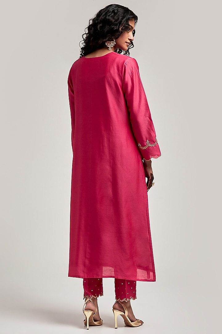 Fuchsia Silk Chanderi Floral Embroidered Kurta Set by Anantaa By Roohi Trehan at Pernia's Pop Up Shop