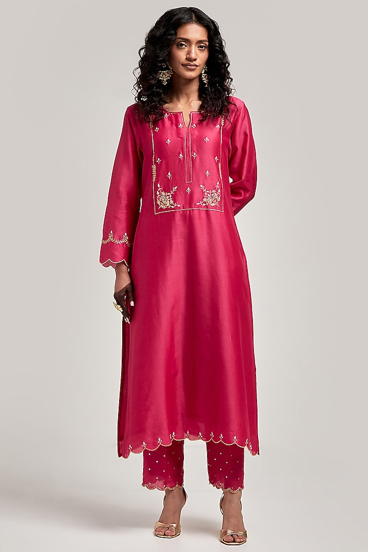 Fuchsia Silk Chanderi Floral Embroidered Kurta Set by Anantaa By Roohi Trehan at Pernia's Pop Up Shop