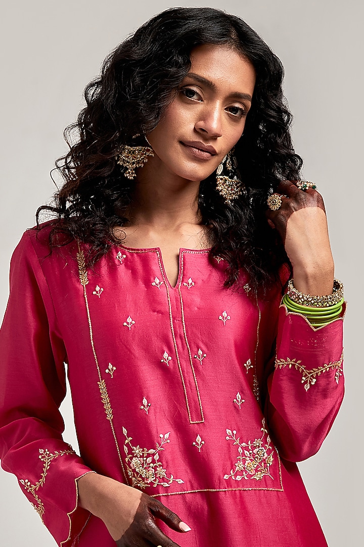 Fuchsia Silk Chanderi Floral Embroidered Kurta Set by Anantaa By Roohi Trehan at Pernia's Pop Up Shop