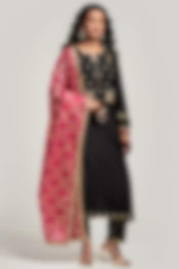 Black Silk Chanderi Floral Embroidered Kurta Set by Anantaa By Roohi Trehan at Pernia's Pop Up Shop