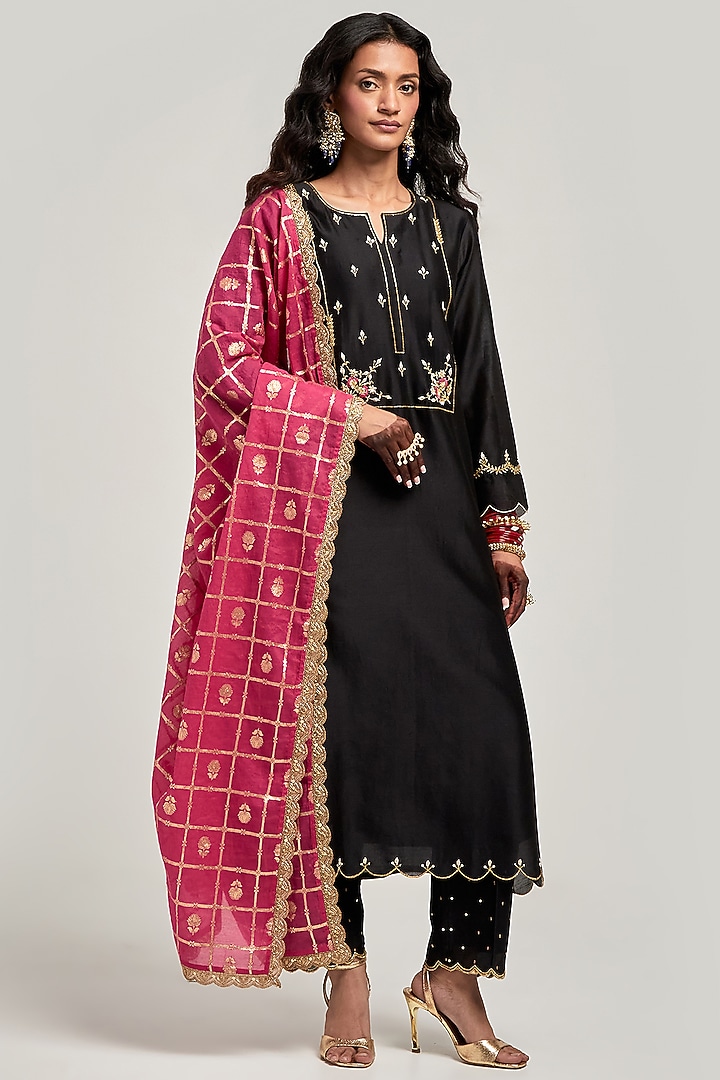 Black Silk Chanderi Floral Embroidered Kurta Set by Anantaa By Roohi Trehan at Pernia's Pop Up Shop