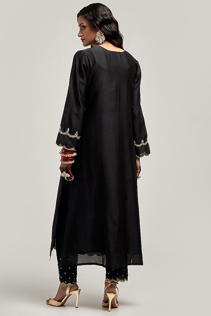 Black Silk Chanderi Floral Embroidered Kurta Set by Anantaa By Roohi Trehan at Pernia's Pop Up Shop