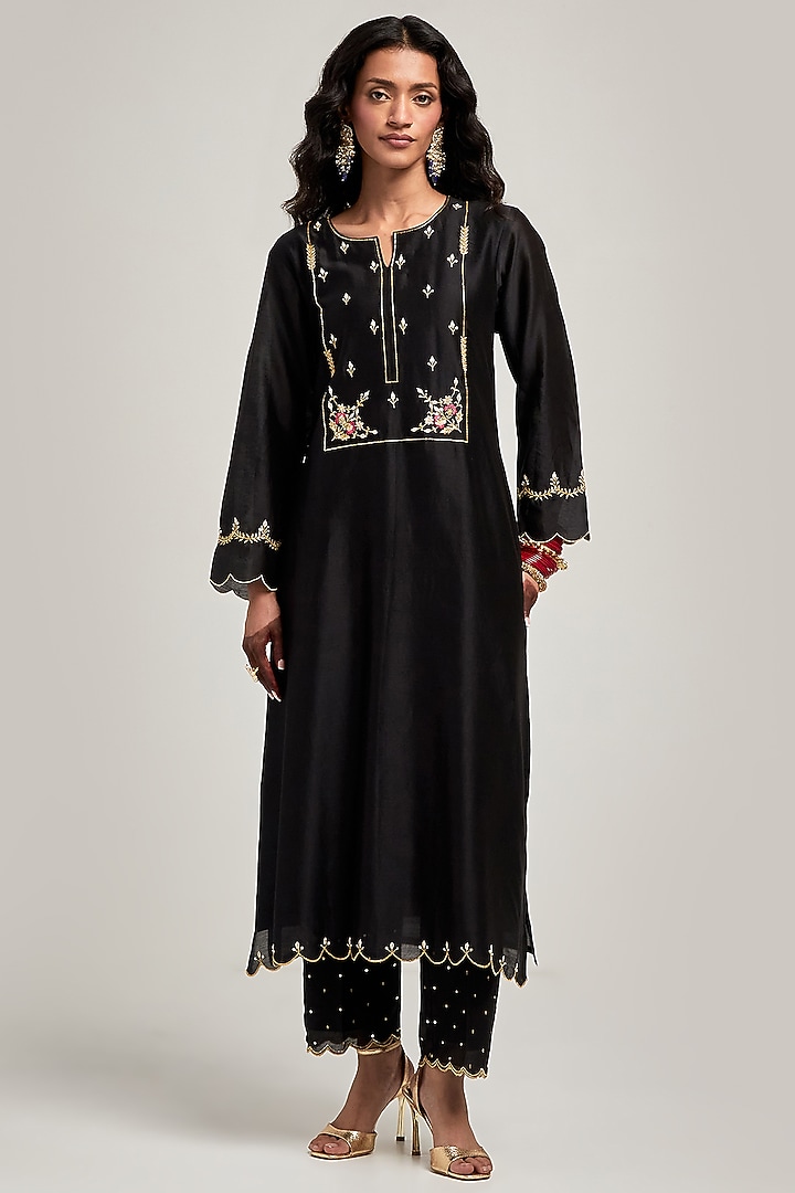 Black Silk Chanderi Floral Embroidered Kurta Set by Anantaa By Roohi Trehan at Pernia's Pop Up Shop