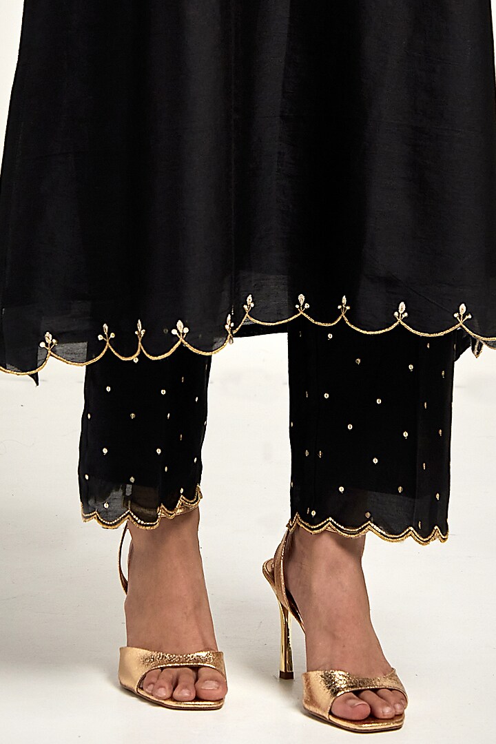 Black Silk Chanderi Floral Embroidered Kurta Set by Anantaa By Roohi Trehan at Pernia's Pop Up Shop