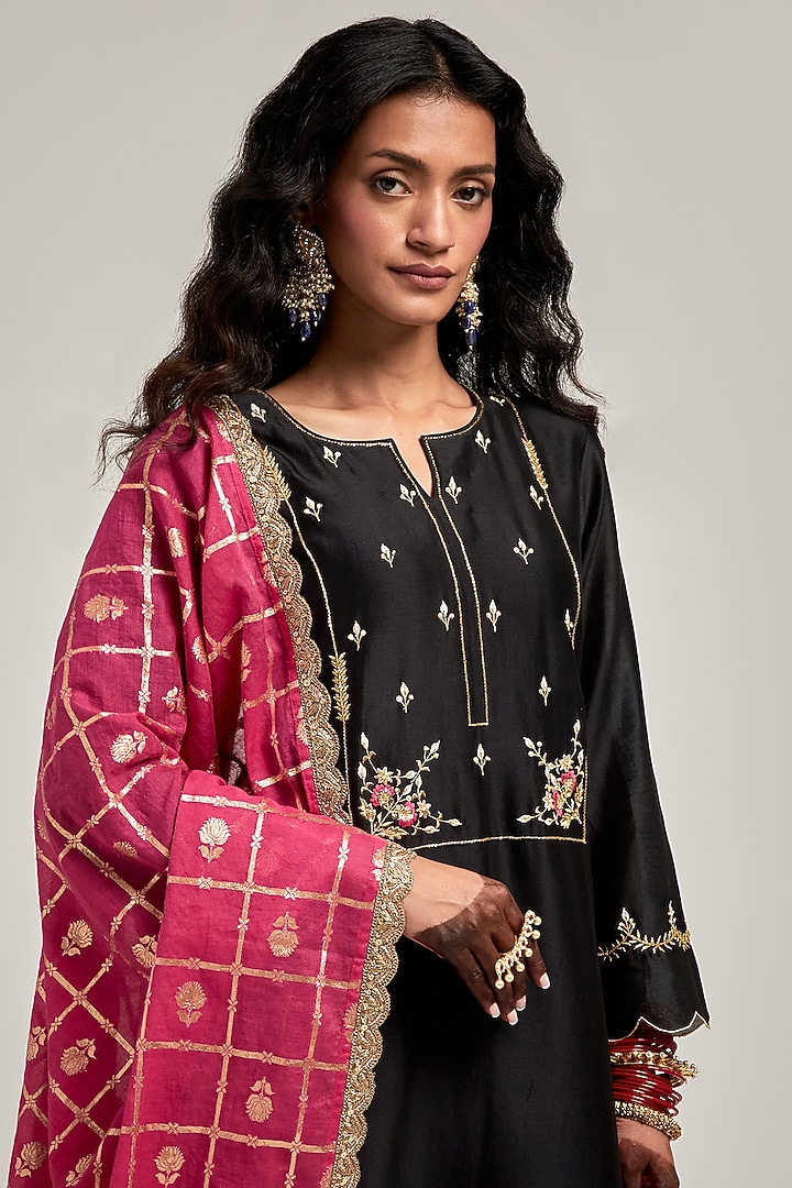 Black Silk Chanderi Floral Embroidered Kurta Set by Anantaa By Roohi Trehan at Pernia's Pop Up Shop