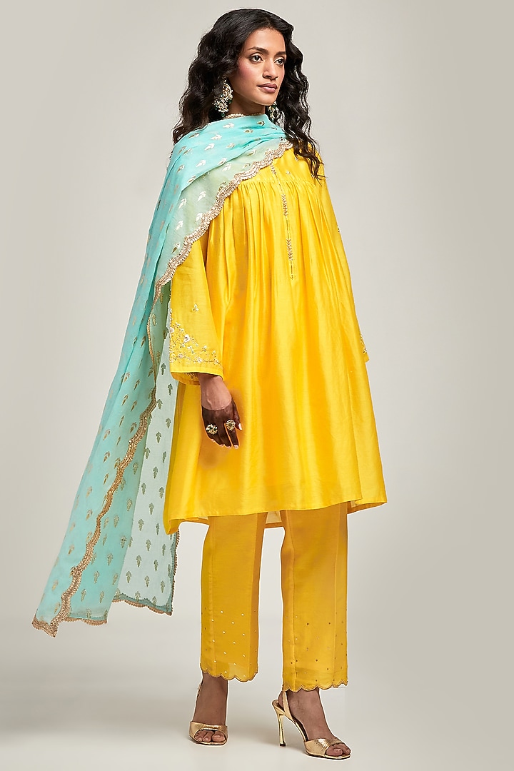Yellow Silk Chanderi Sequins Embroidered Short Kurta Set by Anantaa By Roohi Trehan at Pernia's Pop Up Shop