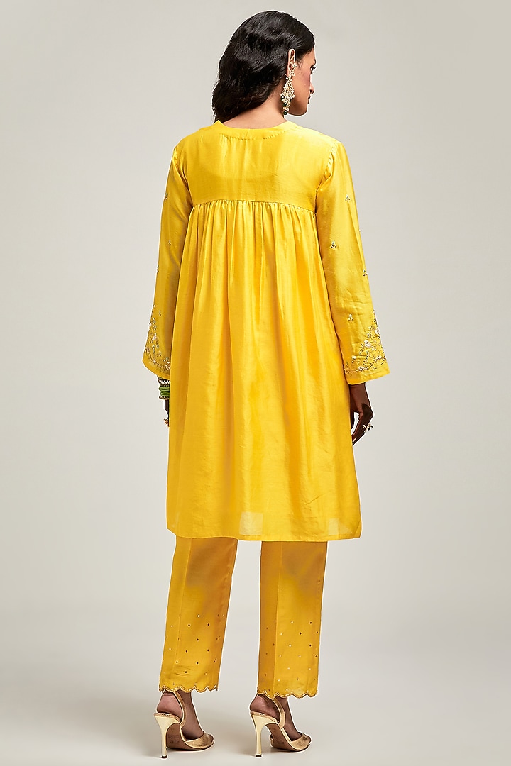 Yellow Silk Chanderi Sequins Embroidered Short Kurta Set by Anantaa By Roohi Trehan at Pernia's Pop Up Shop