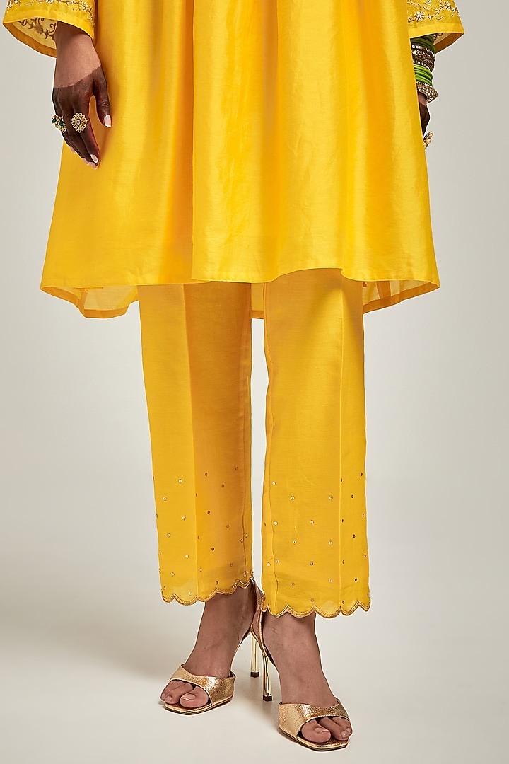 Yellow Silk Chanderi Sequins Embroidered Short Kurta Set by Anantaa By Roohi Trehan at Pernia's Pop Up Shop