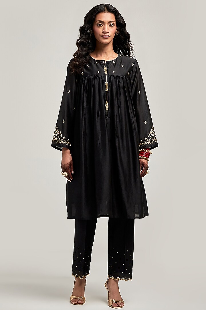 Black Silk Chanderi Sequins Embroidered Short Kurta Set by Anantaa By Roohi Trehan at Pernia's Pop Up Shop