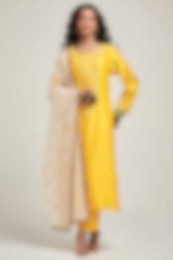 Yellow Silk Chanderi Sequins Embroidered Kurta Set by Anantaa By Roohi Trehan at Pernia's Pop Up Shop
