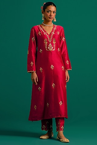 Red Silk Chanderi Hand Embroidered Kurta Set by Anantaa By Roohi Trehan