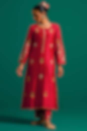 Red Silk Chanderi Hand Embroidered Kurta Set by Anantaa By Roohi Trehan at Pernia's Pop Up Shop
