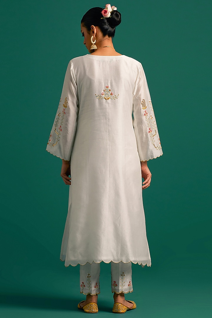 Off-White Silk Chanderi Hand Embroidered Kurta Set by Anantaa By Roohi Trehan at Pernia's Pop Up Shop