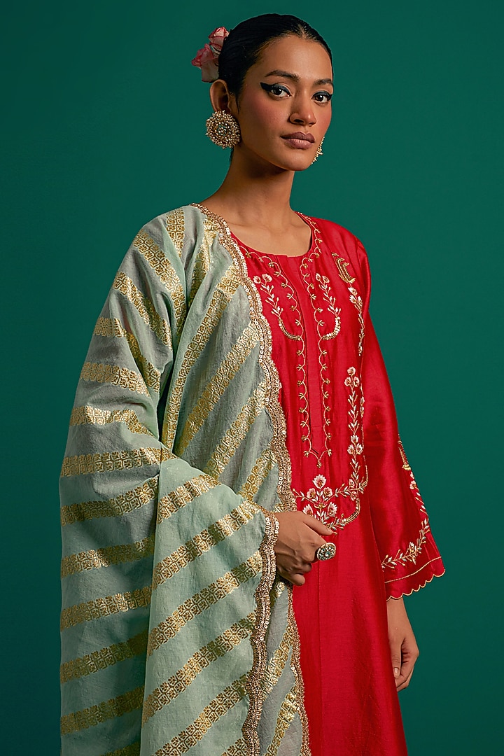 Red Silk Chanderi Hand Embroidered Kurta Set by Anantaa By Roohi Trehan at Pernia's Pop Up Shop