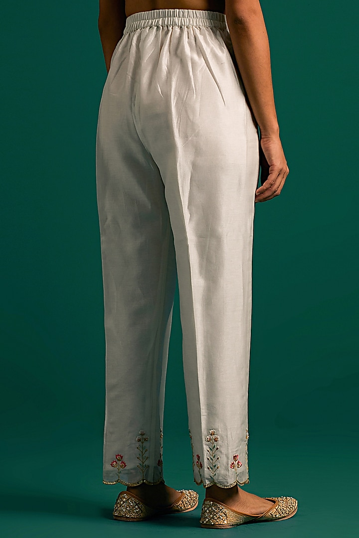 Off-White Silk Chanderi Hand Embroidered Kurta Set by Anantaa By Roohi Trehan at Pernia's Pop Up Shop