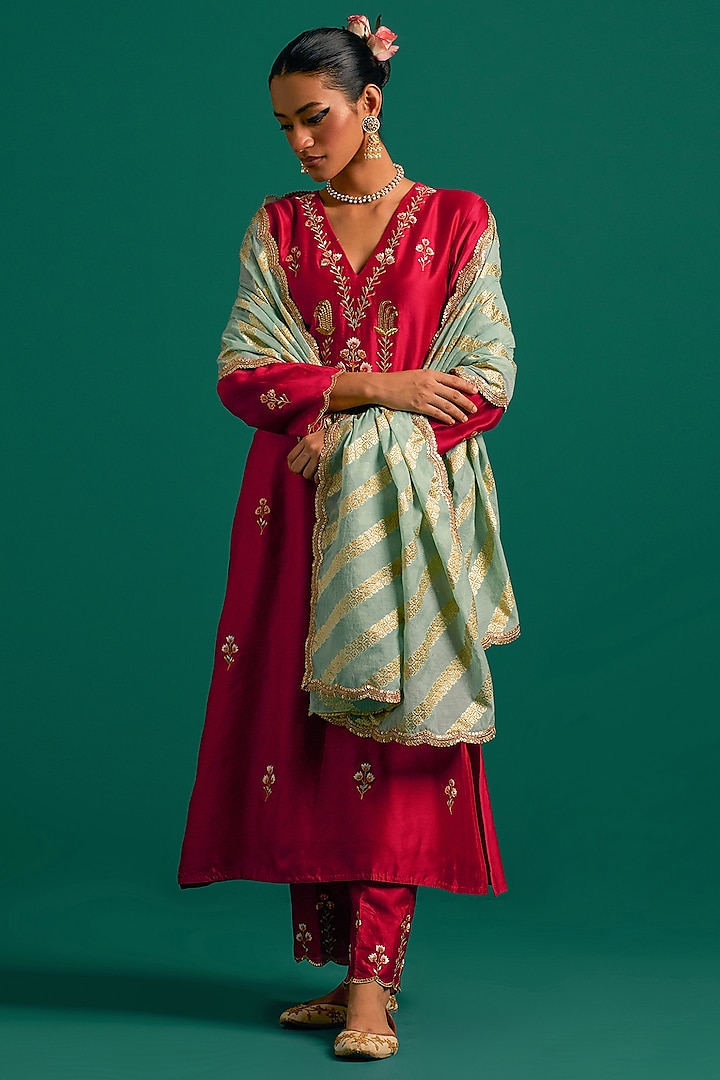 Red Silk Chanderi Hand Embroidered Kurta Set by Anantaa By Roohi Trehan at Pernia's Pop Up Shop