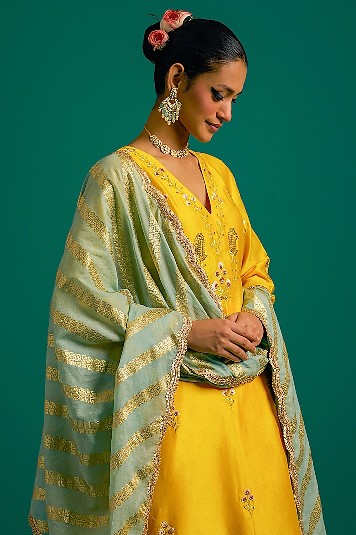 Yellow Silk Chanderi Hand Embroidered Kurta Set by Anantaa By Roohi Trehan at Pernia's Pop Up Shop