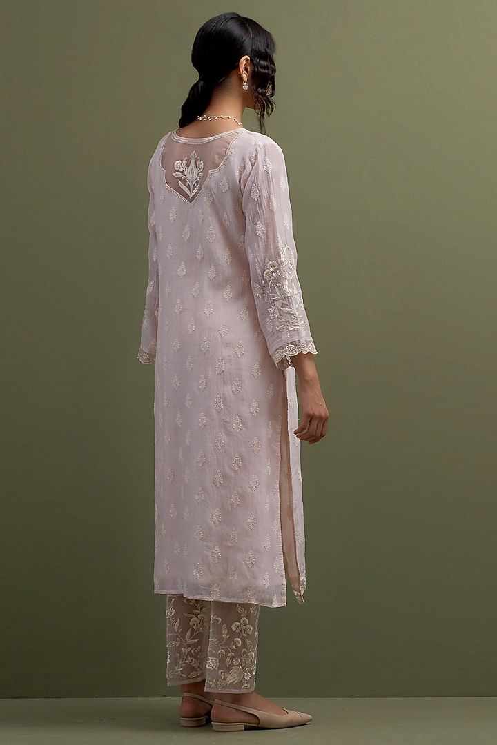 Pink Mul Chanderi Thread Hand Embroidered Kurta Set by Anantaa By Roohi Trehan at Pernia's Pop Up Shop