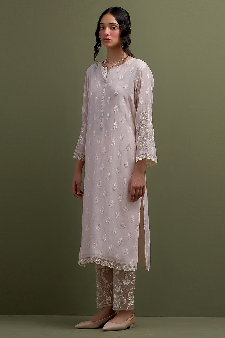 Pink Mul Chanderi Thread Hand Embroidered Kurta Set by Anantaa By Roohi Trehan at Pernia's Pop Up Shop