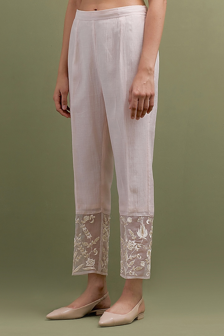 Pink Mul Chanderi Thread Hand Embroidered Kurta Set by Anantaa By Roohi Trehan at Pernia's Pop Up Shop