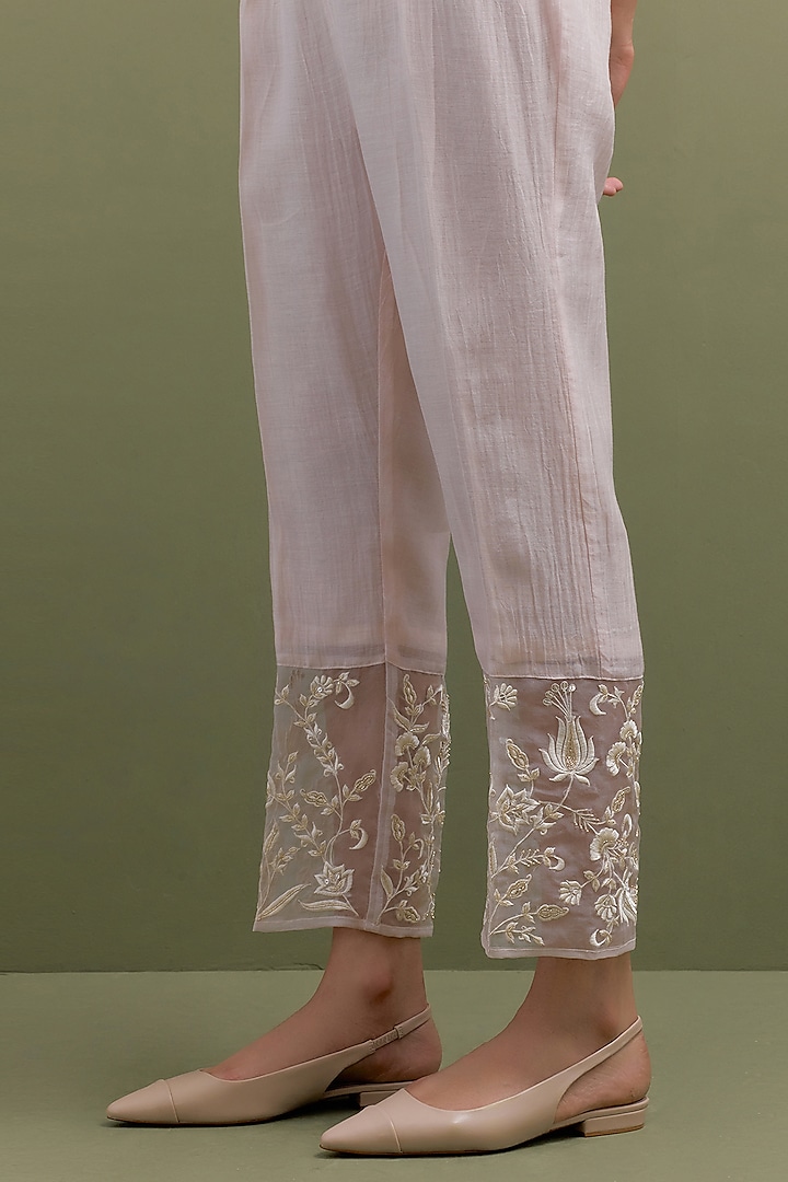 Pink Mul Chanderi Thread Hand Embroidered Kurta Set by Anantaa By Roohi Trehan at Pernia's Pop Up Shop