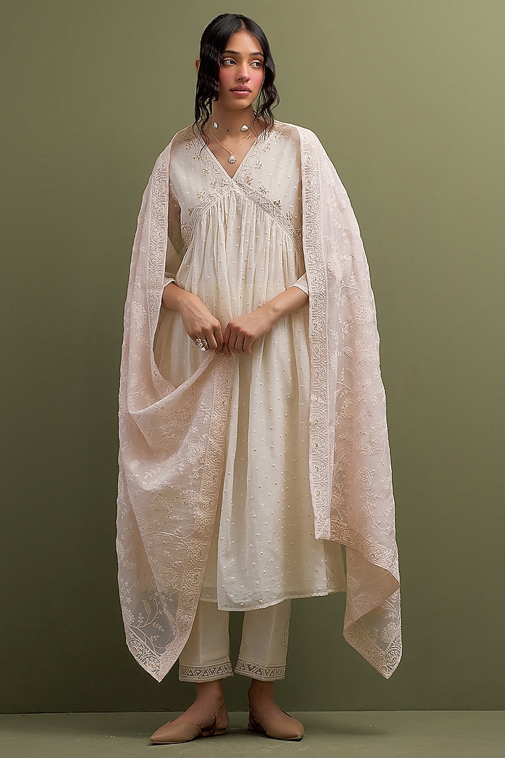 Ivory Mul Chanderi Thread Hand Embroidered Gathered Kurta Set by Anantaa By Roohi Trehan at Pernia's Pop Up Shop