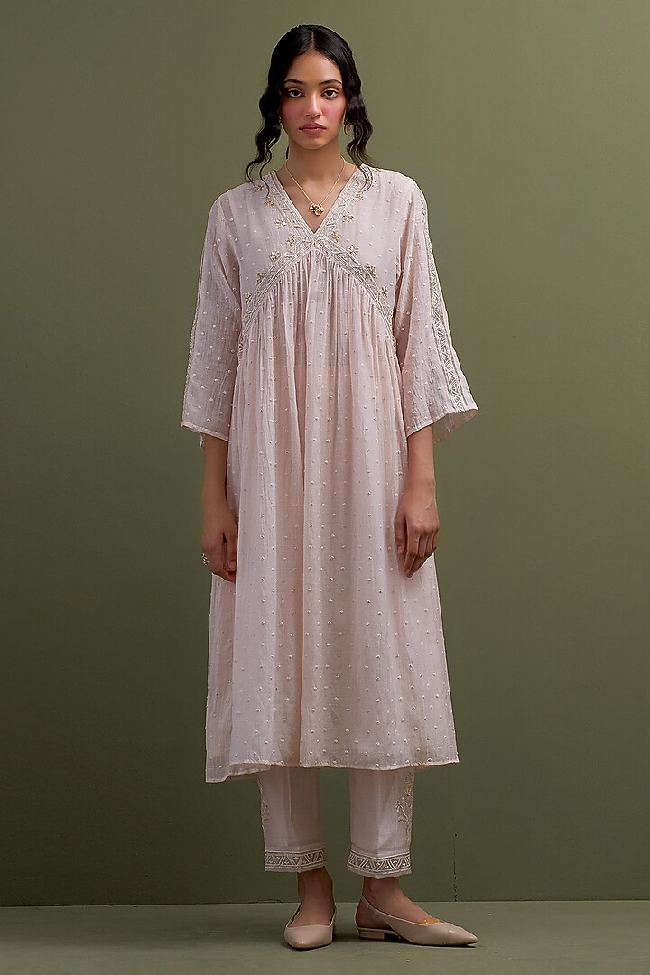 Pink Mul Chanderi Thread Hand Embroidered Gathered Kurta Set by Anantaa By Roohi Trehan at Pernia's Pop Up Shop