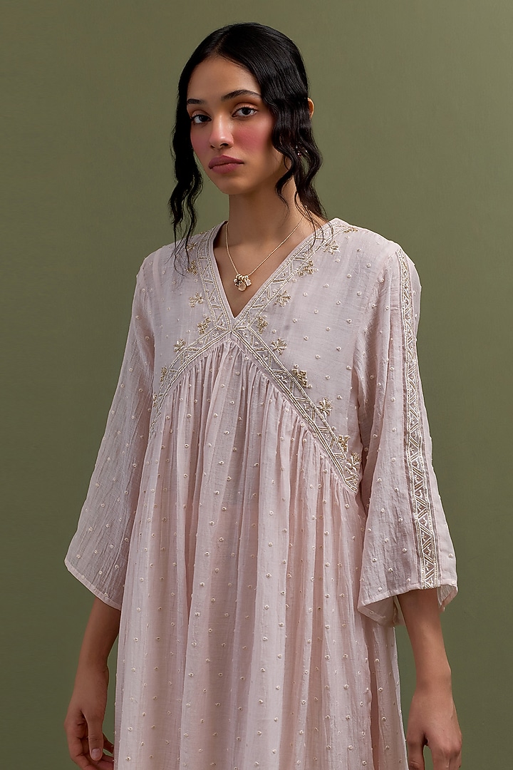 Pink Mul Chanderi Thread Hand Embroidered Gathered Kurta Set by Anantaa By Roohi Trehan at Pernia's Pop Up Shop