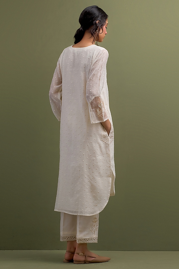 Ivory Mul Chanderi Thread Hand Embroidered High-Low Kurta Set by Anantaa By Roohi Trehan at Pernia's Pop Up Shop
