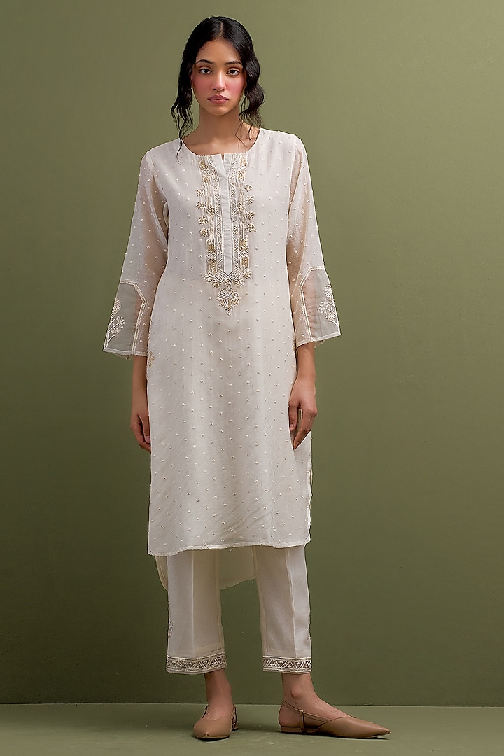 Ivory Mul Chanderi Thread Hand Embroidered High-Low Kurta Set by Anantaa By Roohi Trehan at Pernia's Pop Up Shop