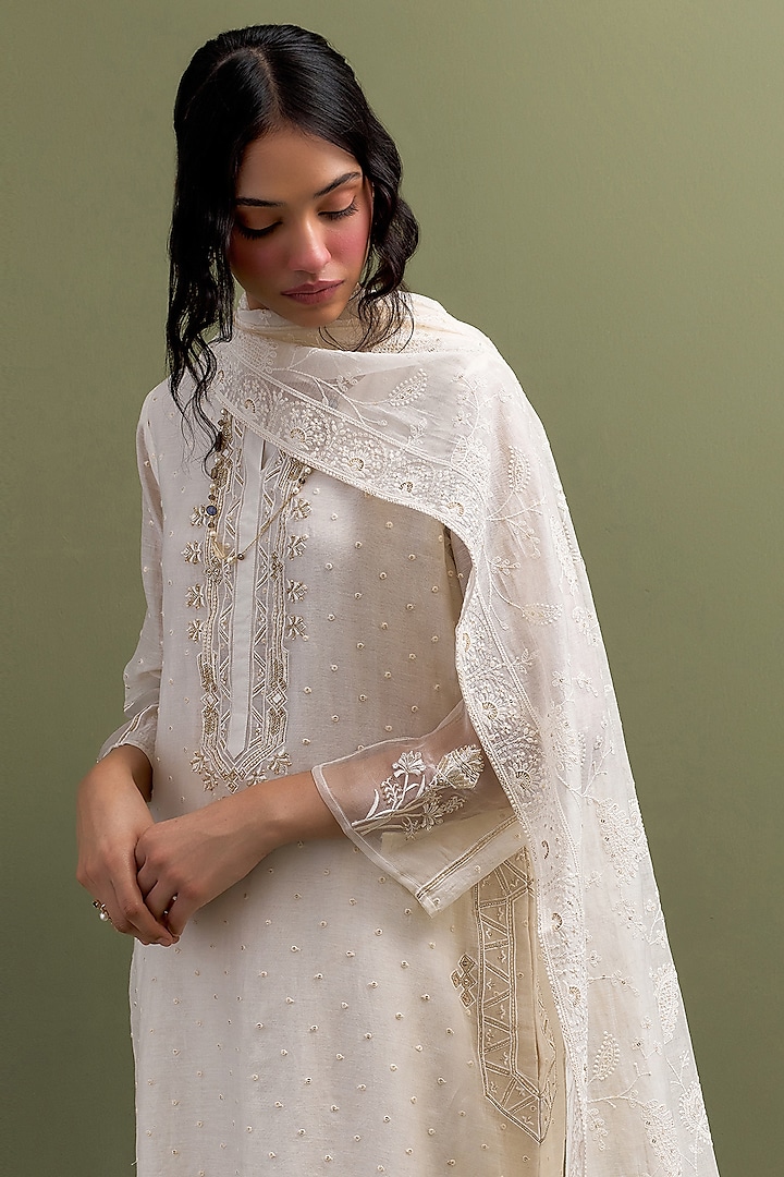 Ivory Mul Chanderi Thread Hand Embroidered High-Low Kurta Set by Anantaa By Roohi Trehan at Pernia's Pop Up Shop