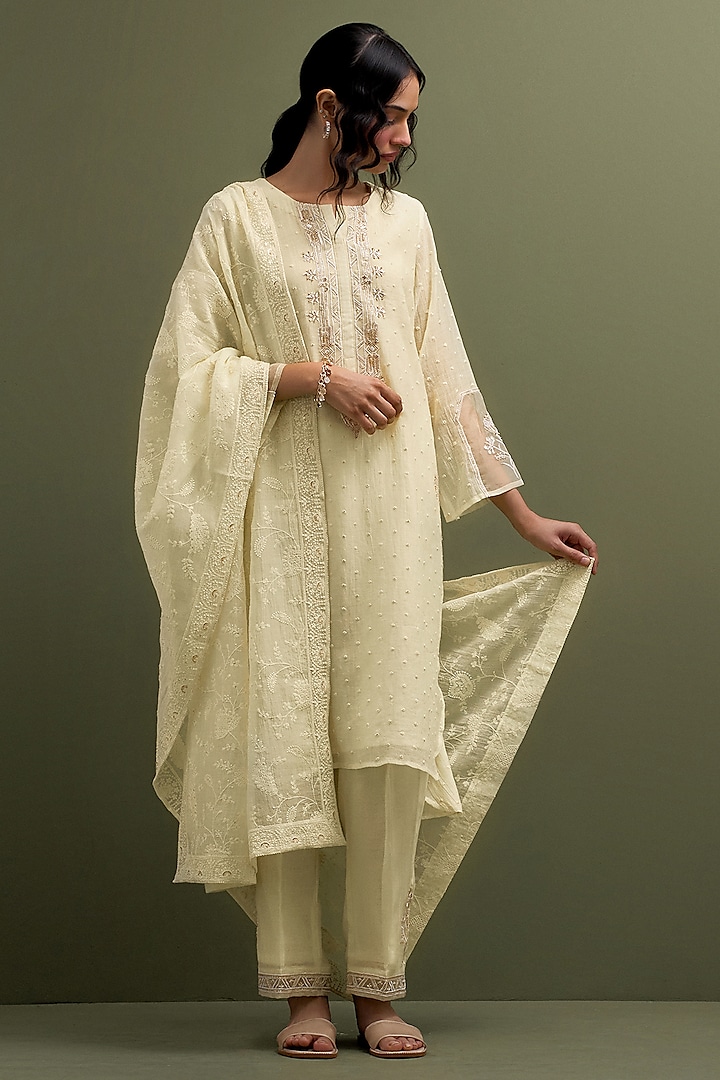 Yellow Mul Chanderi Thread Hand Embroidered High-Low Kurta Set by Anantaa By Roohi Trehan at Pernia's Pop Up Shop