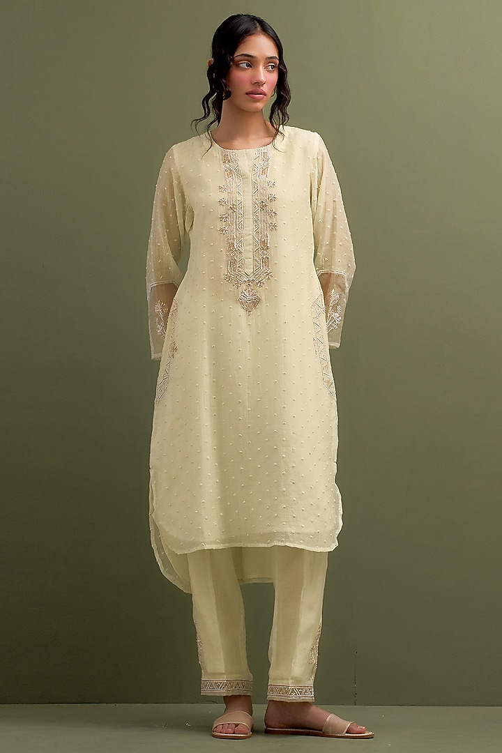Yellow Mul Chanderi Thread Hand Embroidered High-Low Kurta Set by Anantaa By Roohi Trehan at Pernia's Pop Up Shop