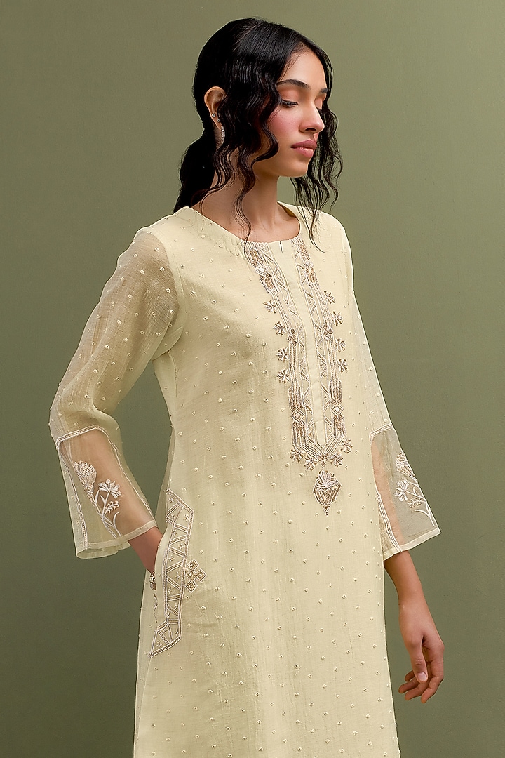 Yellow Mul Chanderi Thread Hand Embroidered High-Low Kurta Set by Anantaa By Roohi Trehan at Pernia's Pop Up Shop