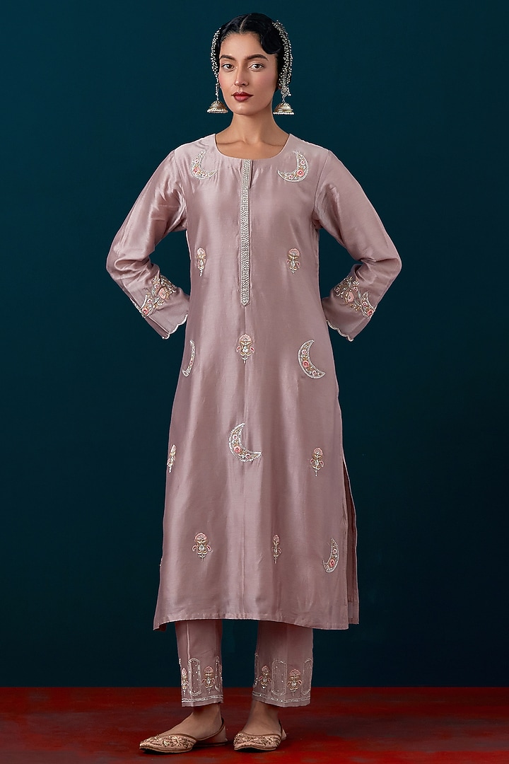 Onion Pink Silk Chanderi Zari & Sequin Hand Embroidered Kurta Set by Anantaa By Roohi Trehan at Pernia's Pop Up Shop