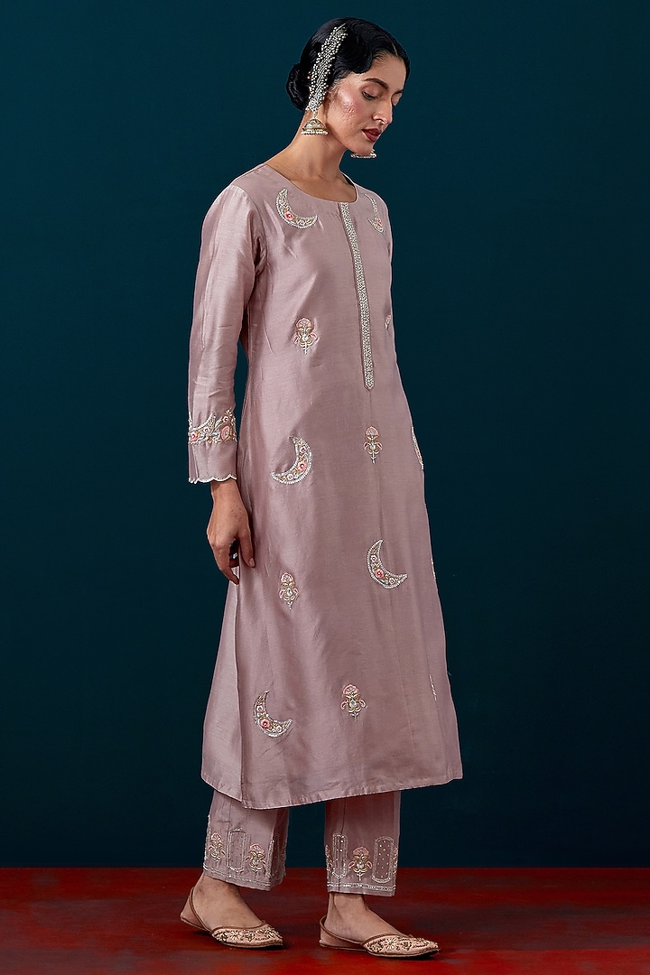 Onion Pink Silk Chanderi Zari & Sequin Hand Embroidered Kurta Set by Anantaa By Roohi Trehan at Pernia's Pop Up Shop