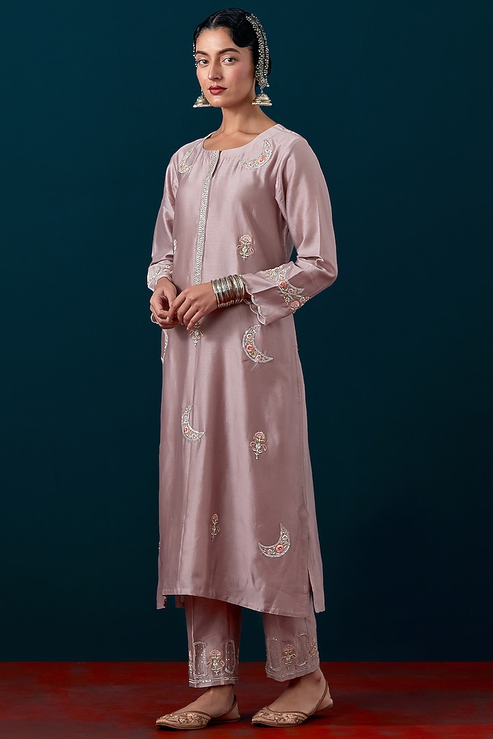 Onion Pink Silk Chanderi Zari & Sequin Hand Embroidered Kurta Set by Anantaa By Roohi Trehan at Pernia's Pop Up Shop