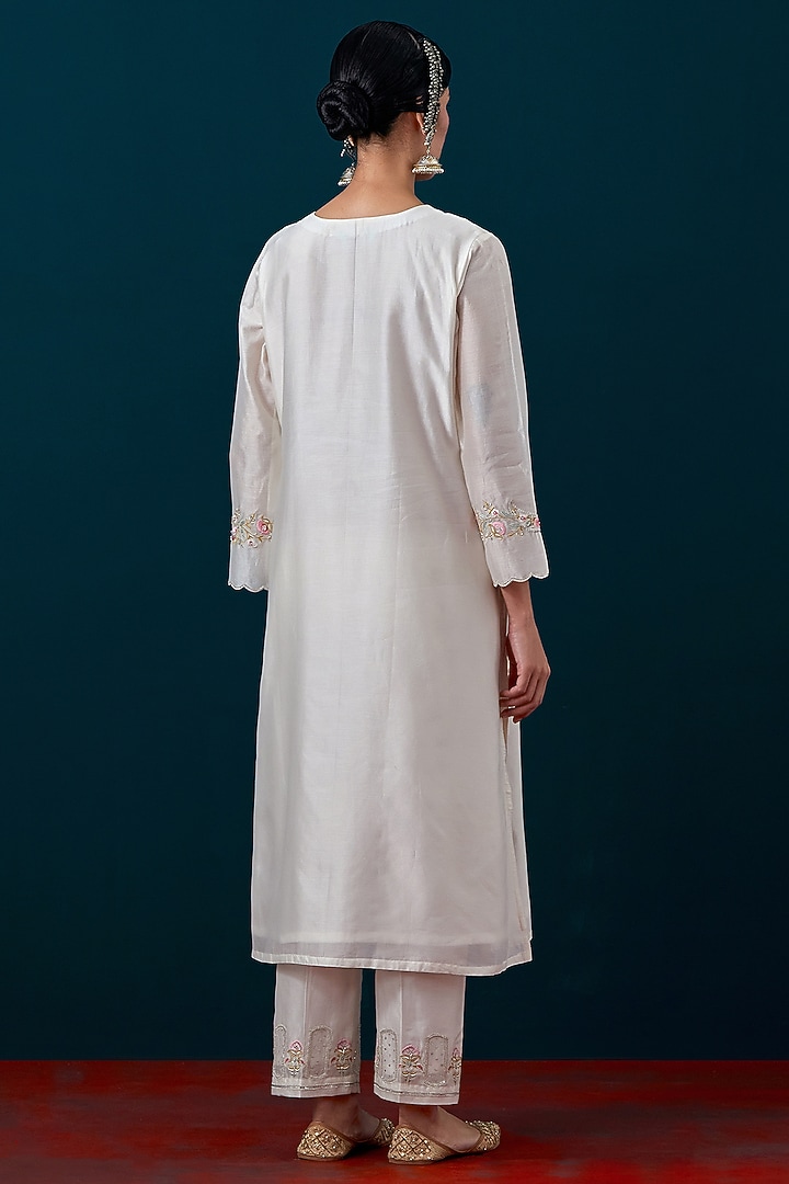Off-White Silk Chanderi Zari & Sequin Hand Embroidered Kurta Set by Anantaa By Roohi Trehan at Pernia's Pop Up Shop