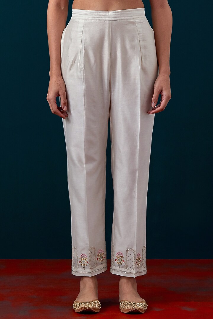 Off-White Silk Chanderi Zari & Sequin Hand Embroidered Kurta Set by Anantaa By Roohi Trehan at Pernia's Pop Up Shop