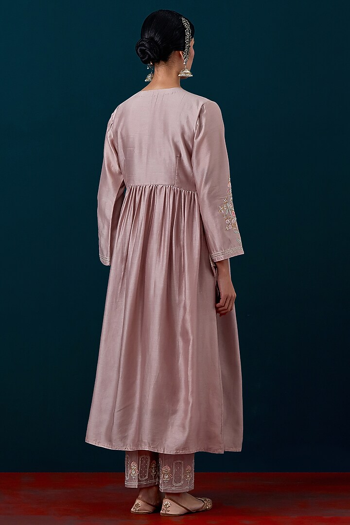 Onion Pink Silk Chanderi Floral Embroidered Kurta Set by Anantaa By Roohi Trehan at Pernia's Pop Up Shop