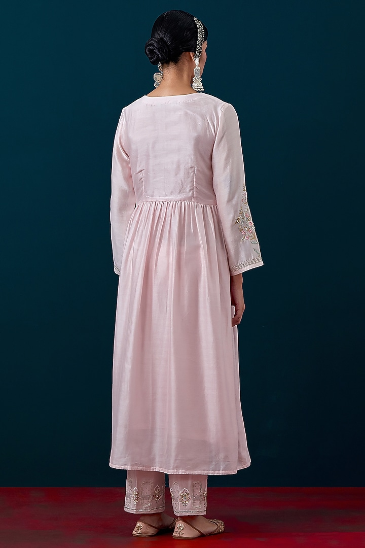 Pink Silk Chanderi Floral Embroidered Kurta Set by Anantaa By Roohi Trehan at Pernia's Pop Up Shop