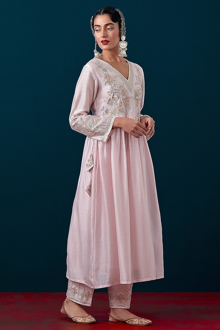 Pink Silk Chanderi Floral Embroidered Kurta Set by Anantaa By Roohi Trehan at Pernia's Pop Up Shop